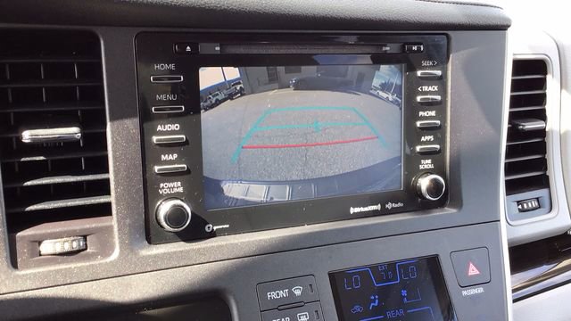 Used 2020 Toyota Sienna XLE image 28