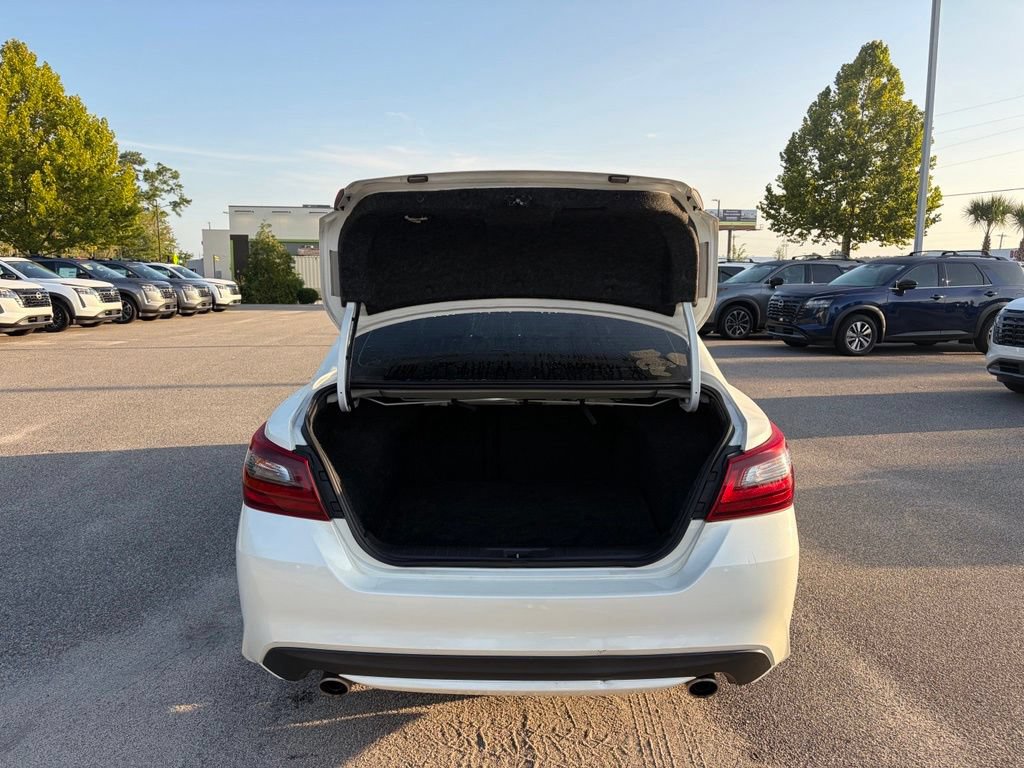 Used 2018 Nissan Altima 2.5 SR w/ SR Midnight Edition FWD image 4