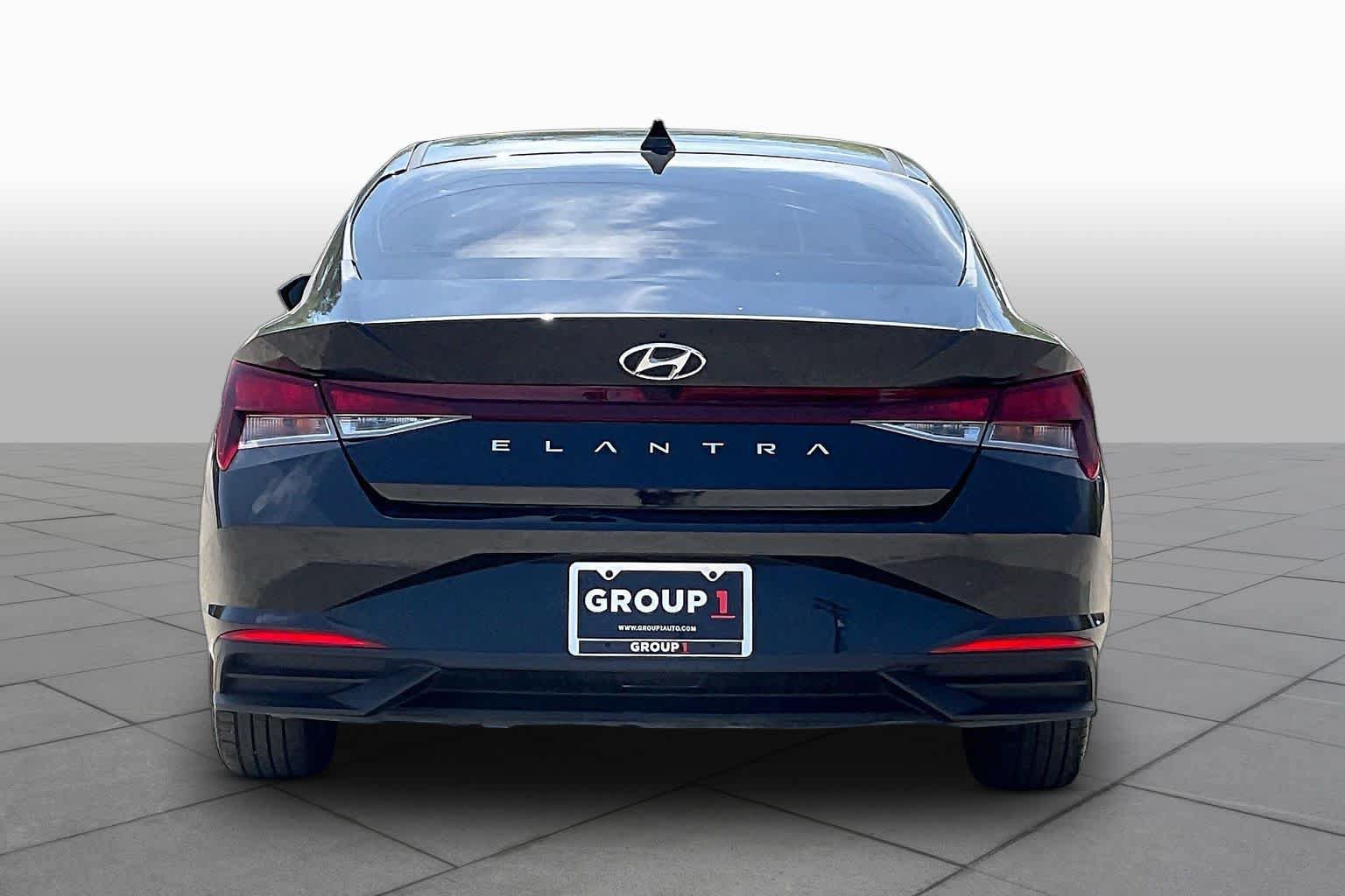 Used 2023 Hyundai Elantra SEL w/ Cargo Package FWD image 5
