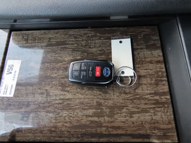 Used 2025 Toyota Sienna Platinum AWD/4WD image 33