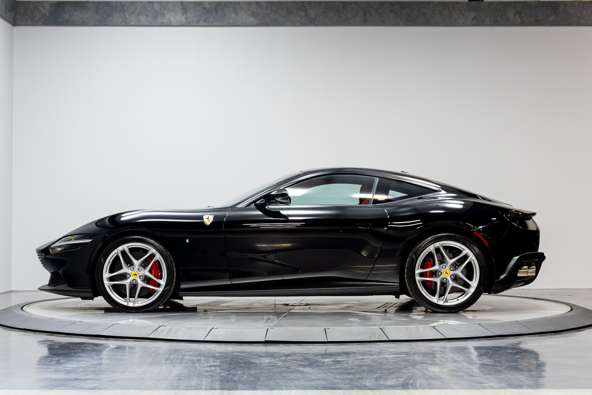 Used 2022 Ferrari Roma image 39