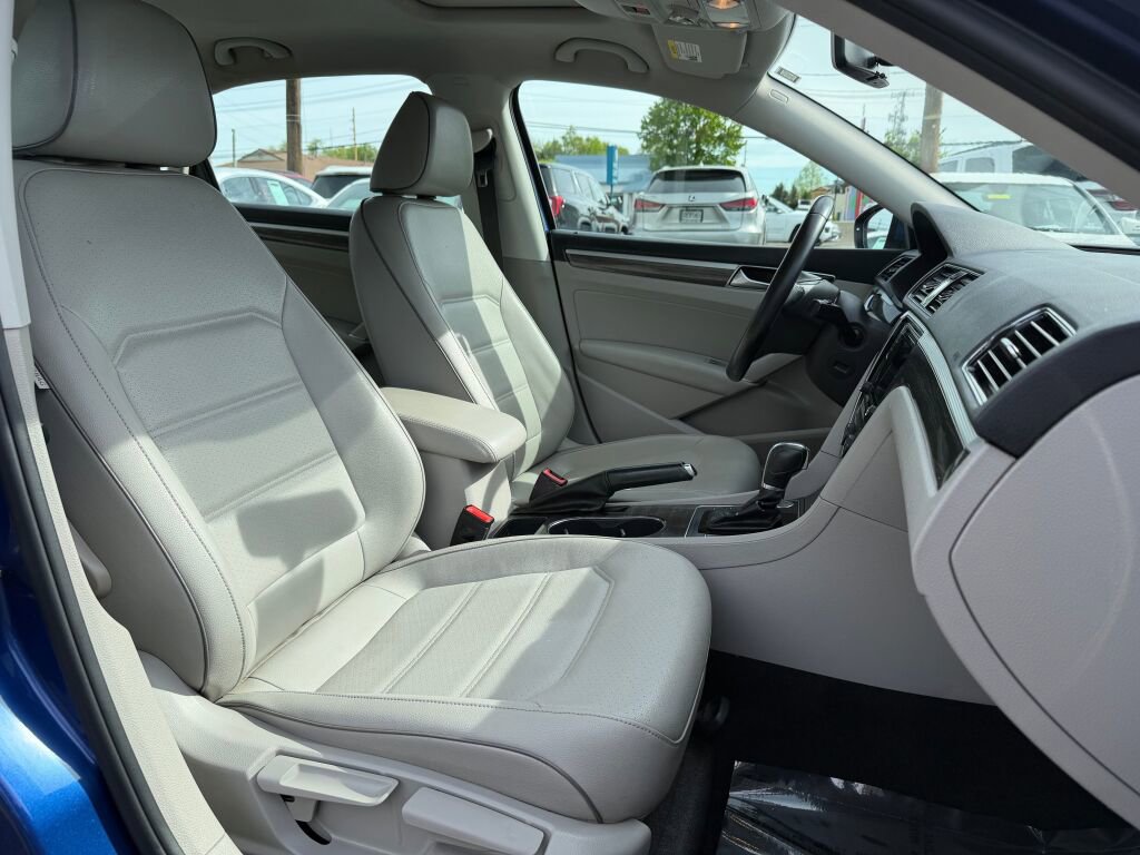 Used 2017 Volkswagen Passat 1.8T SE FWD image 27