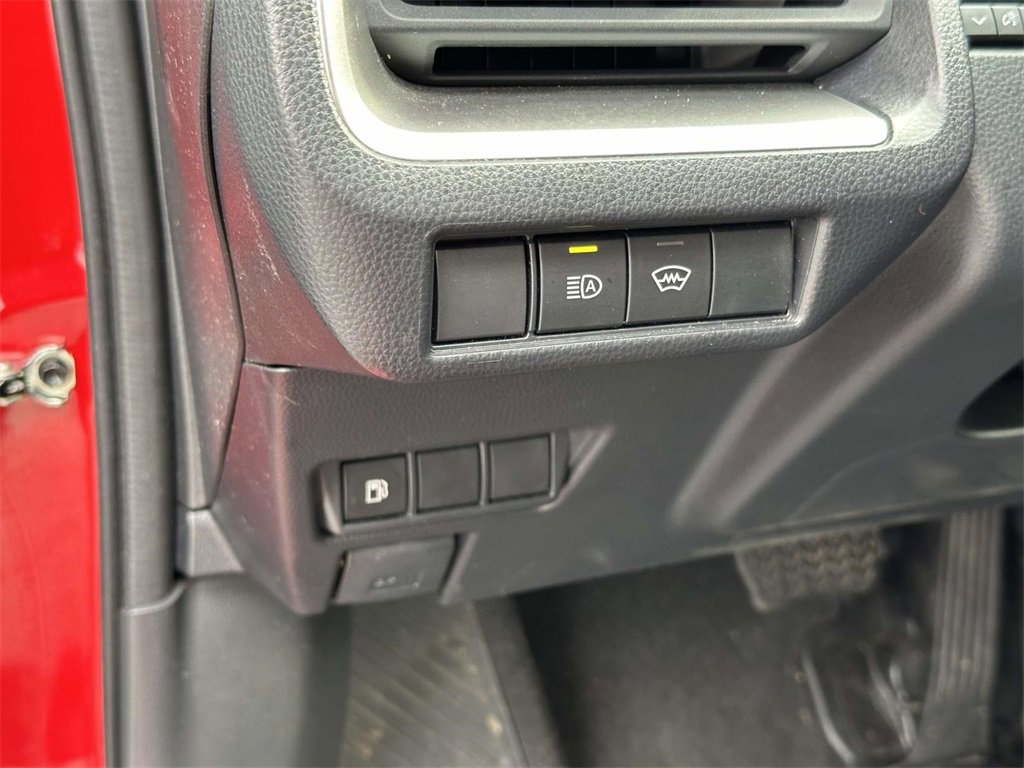 Used 2024 Toyota Prius LE image 19