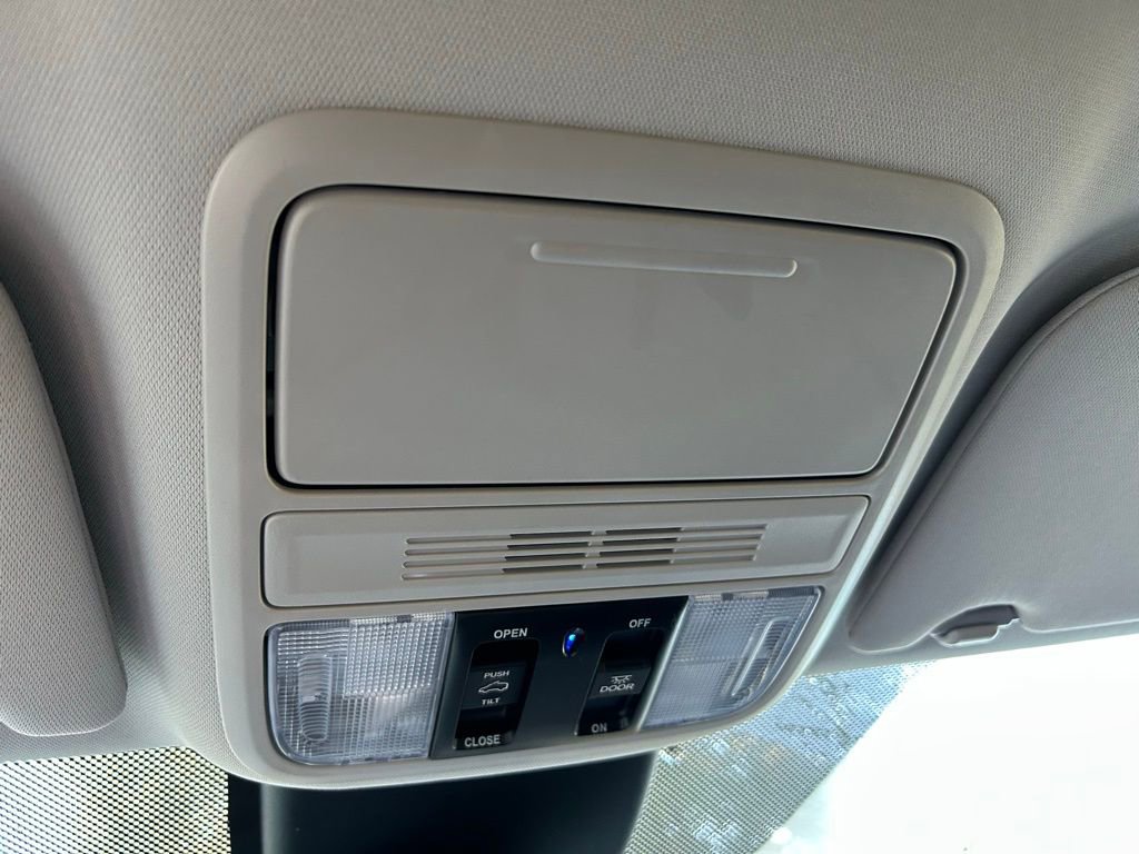 Used 2025 Honda Odyssey Elite image 33