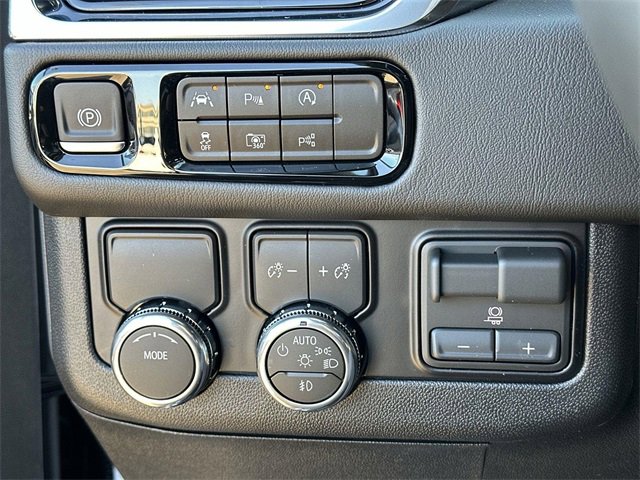 New 2026 GMC Yukon XL Denali w/ Denali Reserve Package image 17