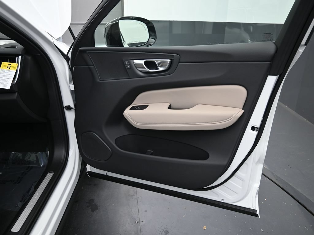 New 2026 Volvo XC60 B5 Core AWD/4WD image 34