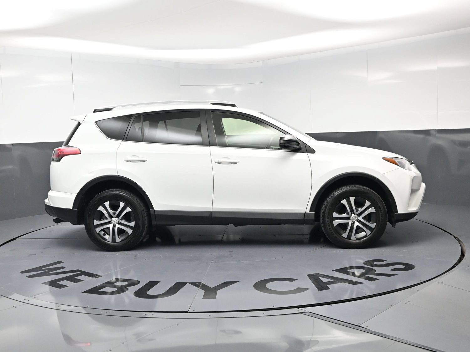 Used 2016 Toyota RAV4 LE AWD/4WD image 10