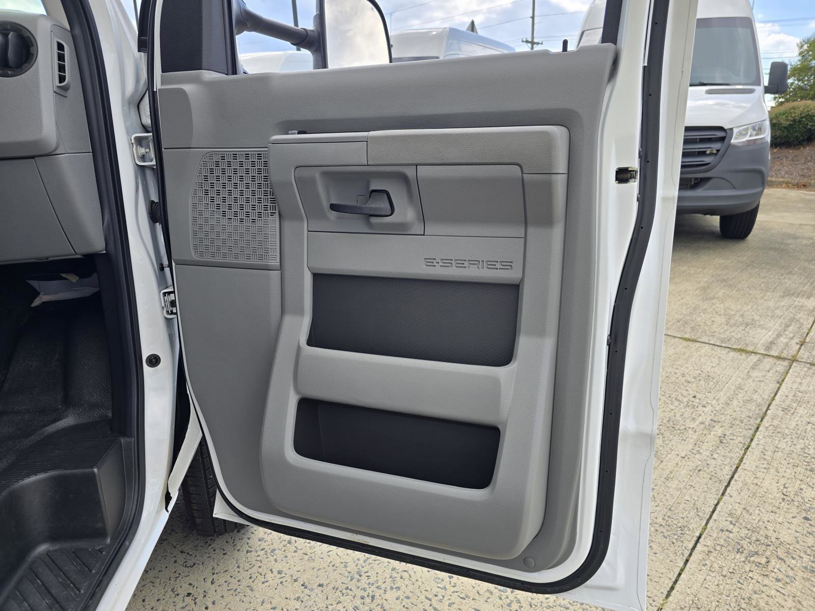 Used 2024 Ford E-350 and Econoline 350 Super Duty w/ Driver's Safety Package image 34