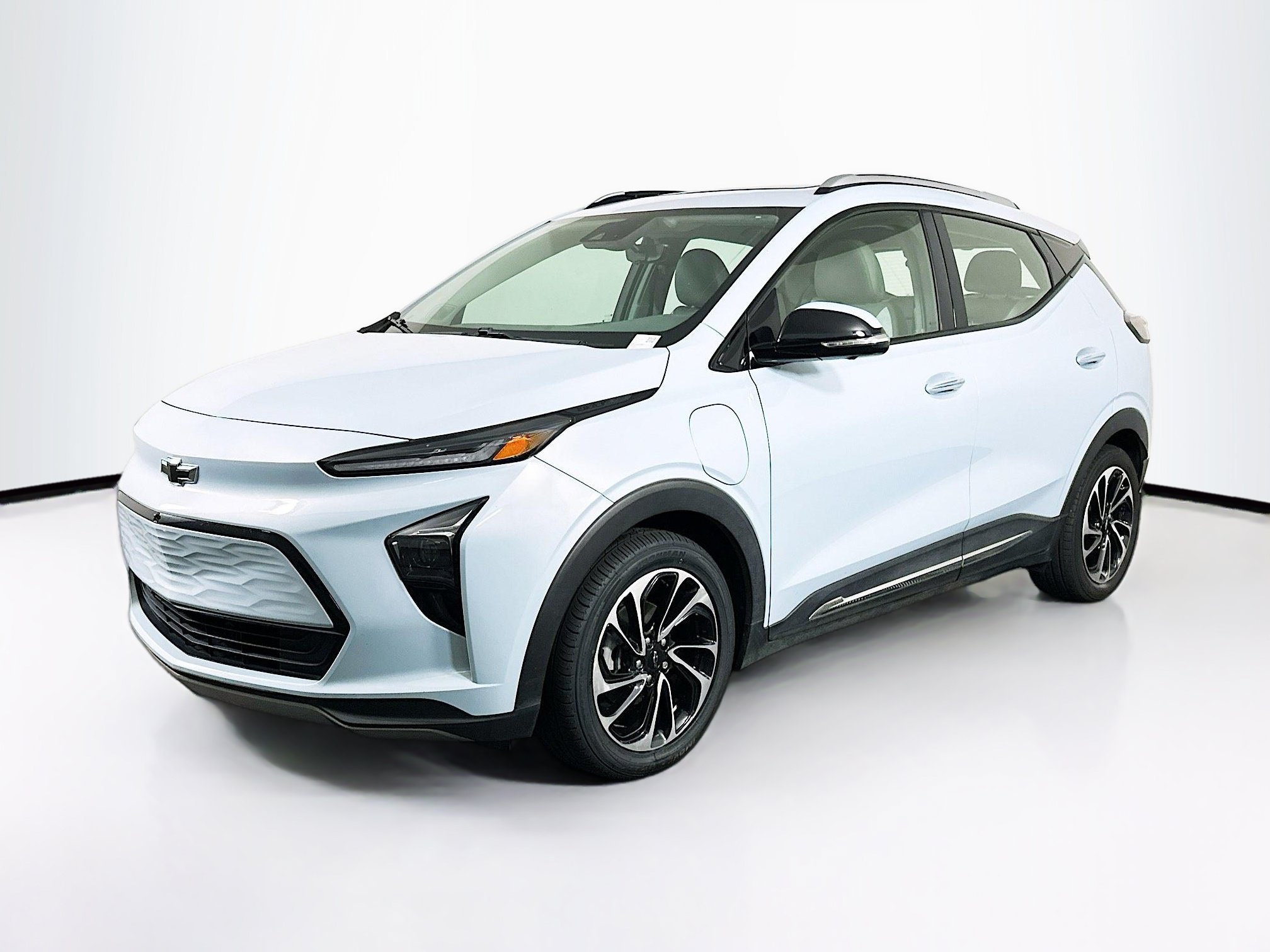 Used 2023 Chevrolet Bolt EUV Premier w/ Sun & Sound Package FWD image 3