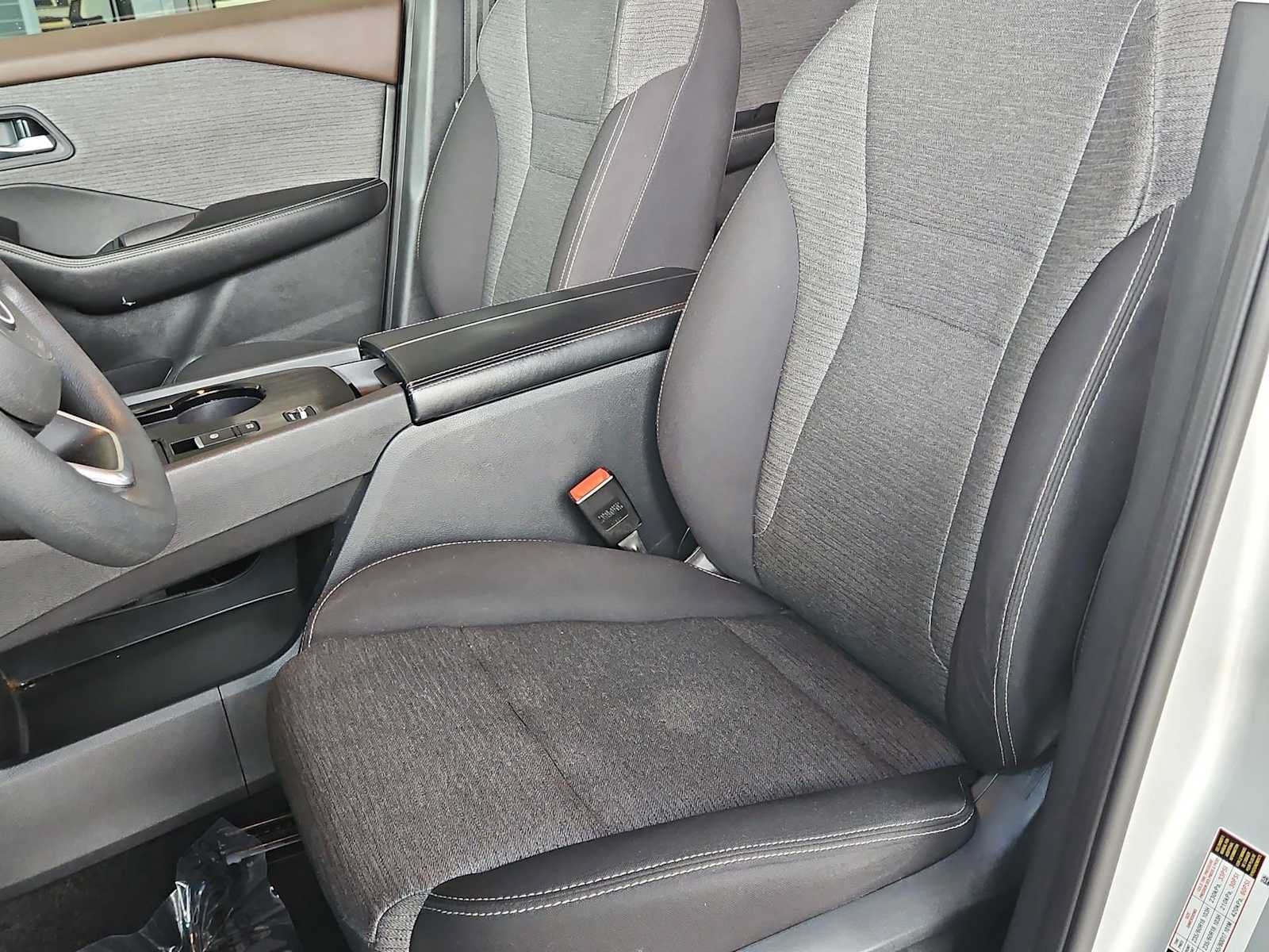 Used 2023 Nissan Rogue SV FWD image 17