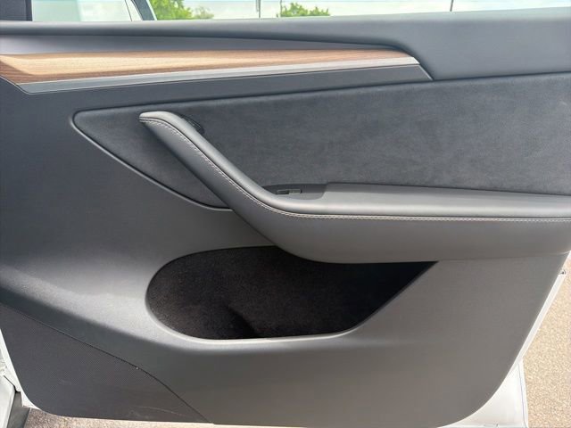 Used 2024 Tesla Model Y Long Range AWD/4WD image 11