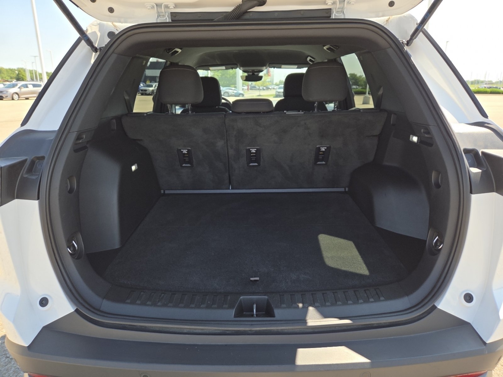 Used 2025 Chevrolet Equinox LT w/ Safety and Technology Package FWD image 18