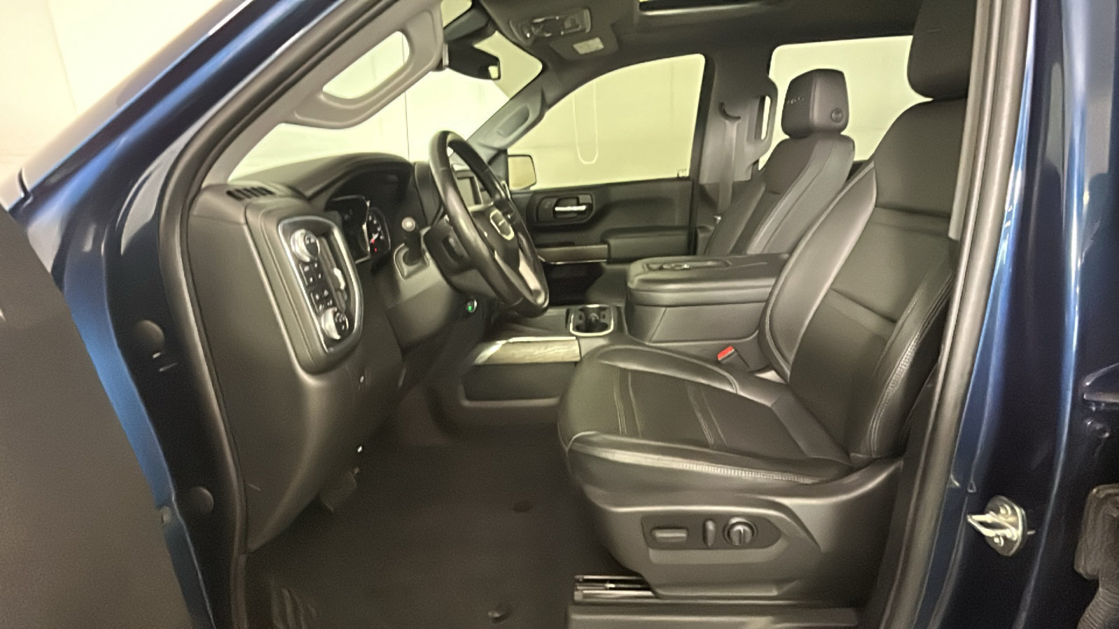 Used 2022 GMC Sierra 1500 Denali w/ Driver Alert Package II AWD/4WD image 14