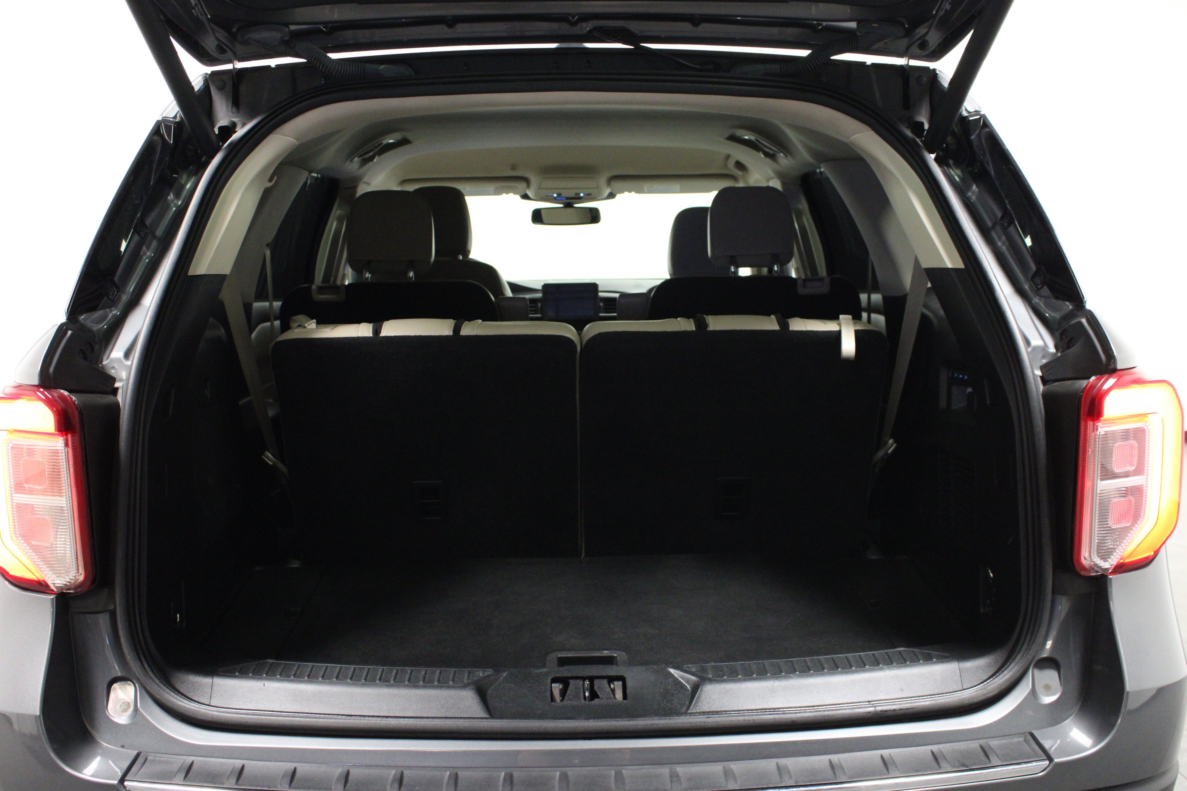 Used 2023 Ford Explorer Limited w/ Equipment Group 301A RWD image 15