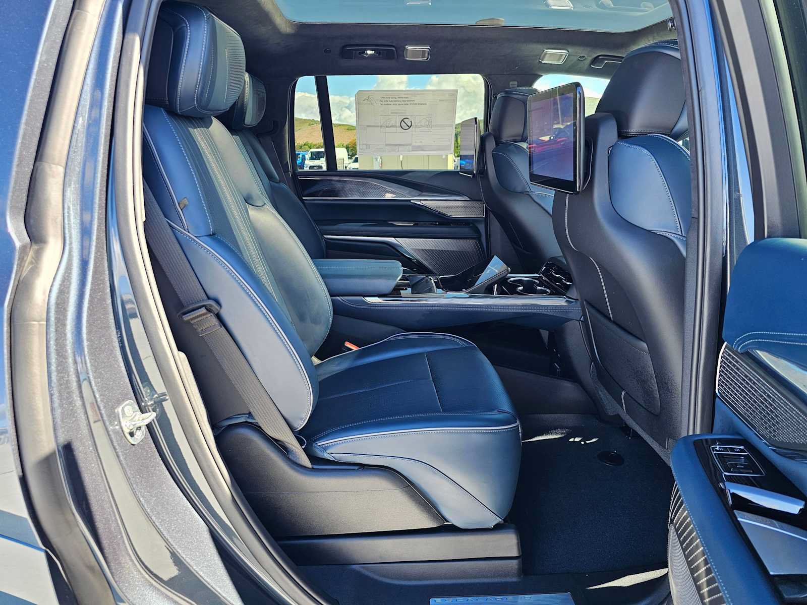 New 2026 Cadillac Escalade IQL Luxury AWD/4WD image 12