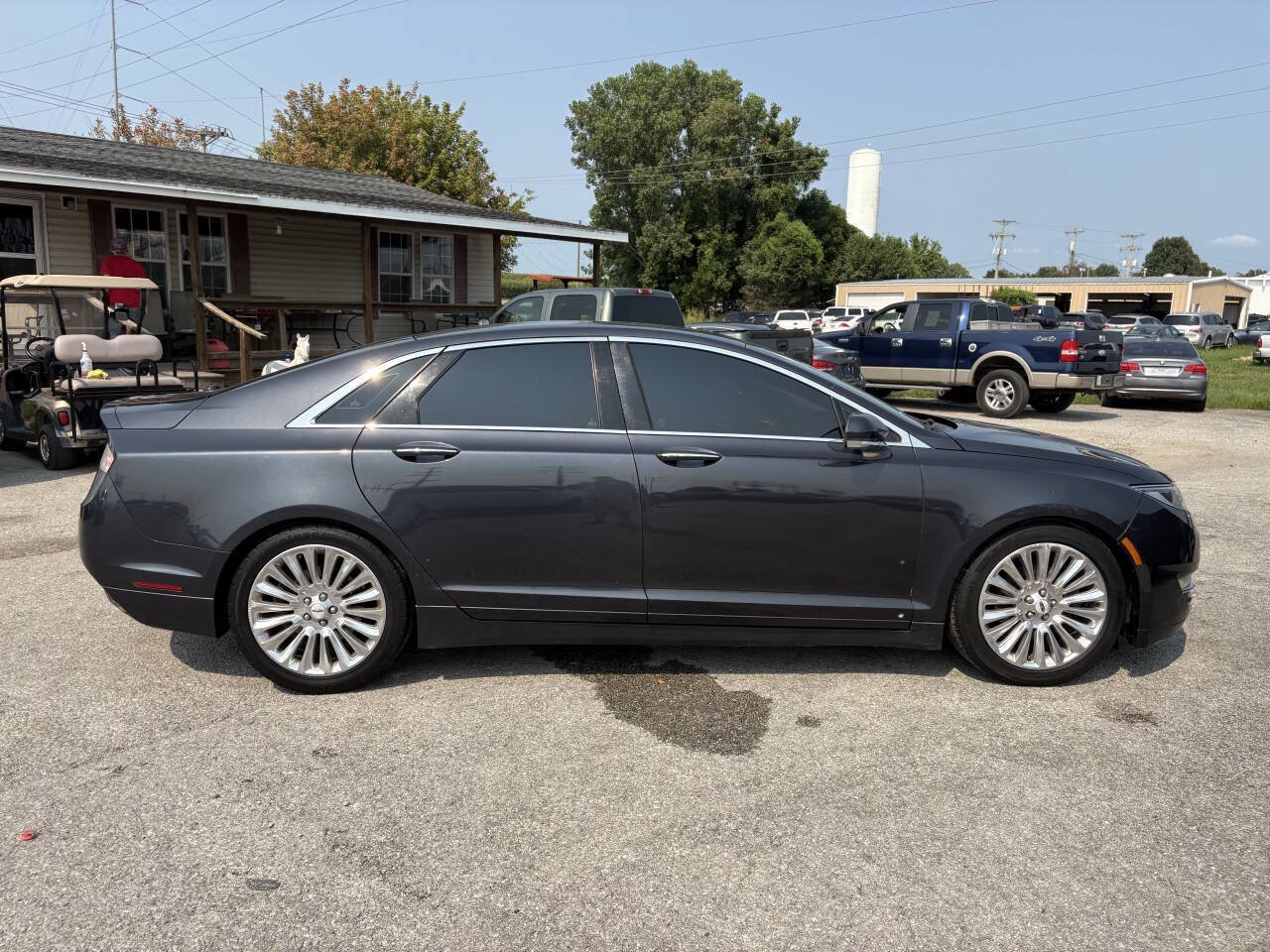 Used 2013 Lincoln MKZ FWD image 2