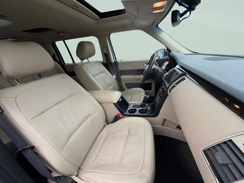 Used 2018 Ford Flex Limited w/ Equipment Group 301A FWD image 16