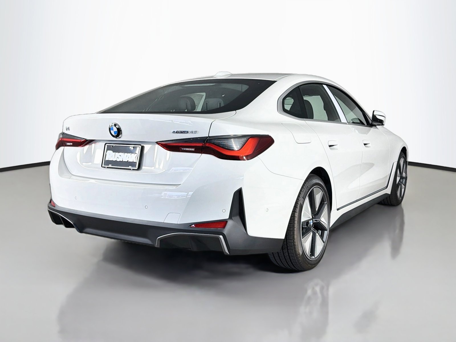 New 2026 BMW i4 eDrive40 w/ Parking Assistance Package RWD image 7
