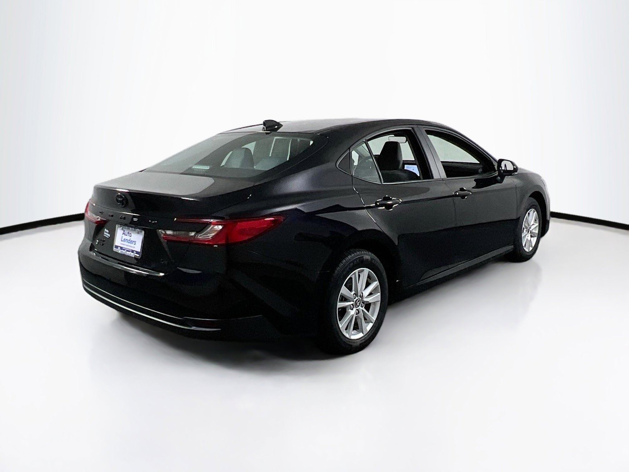 Used 2025 Toyota Camry LE image 5