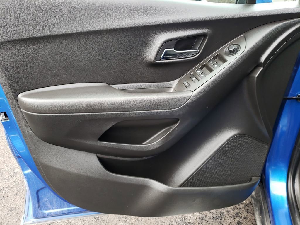 Used 2016 Chevrolet Trax LT w/ LT Convenience Package image 16