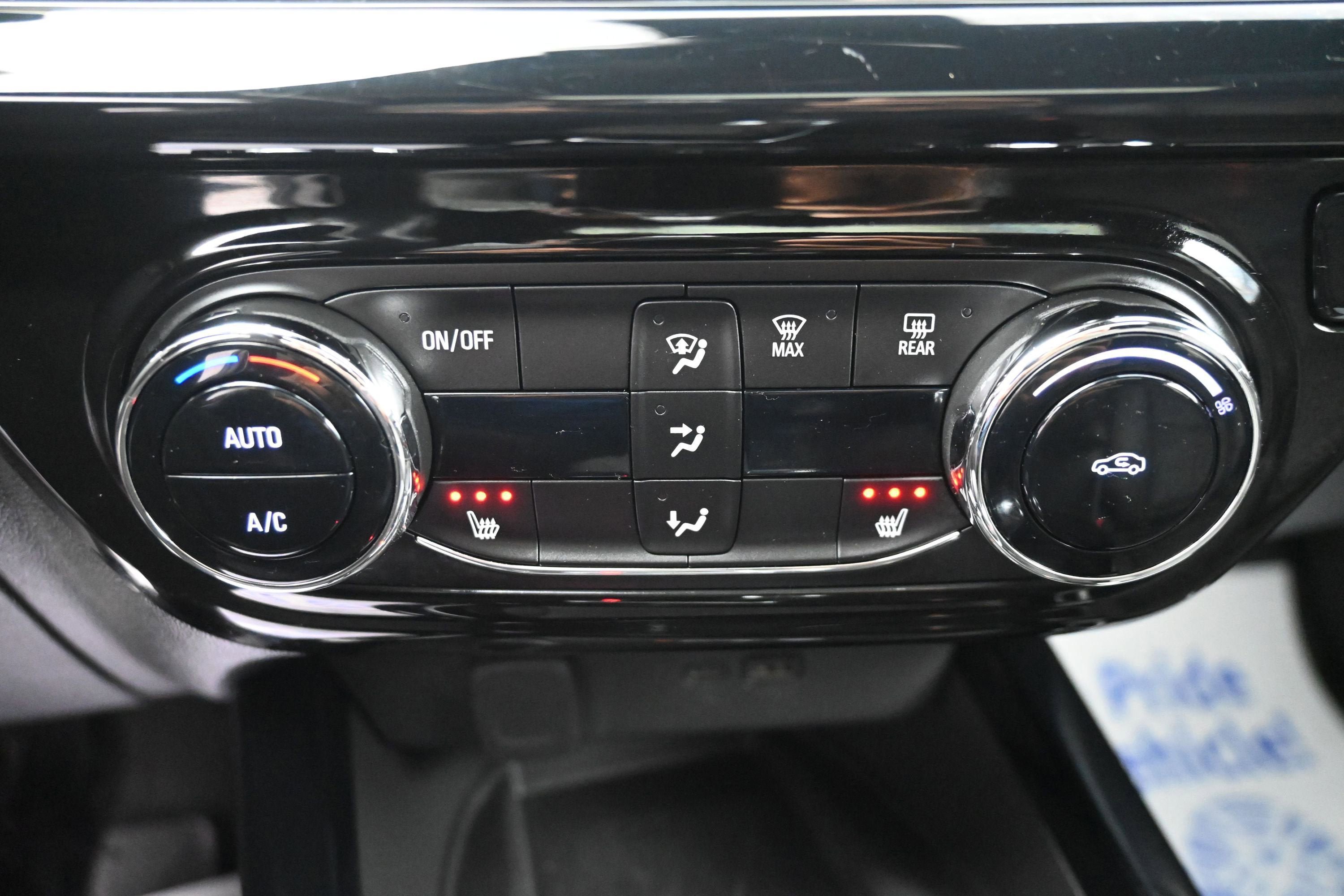 Used 2024 Chevrolet Trax RS w/ Sunroof Package FWD image 16