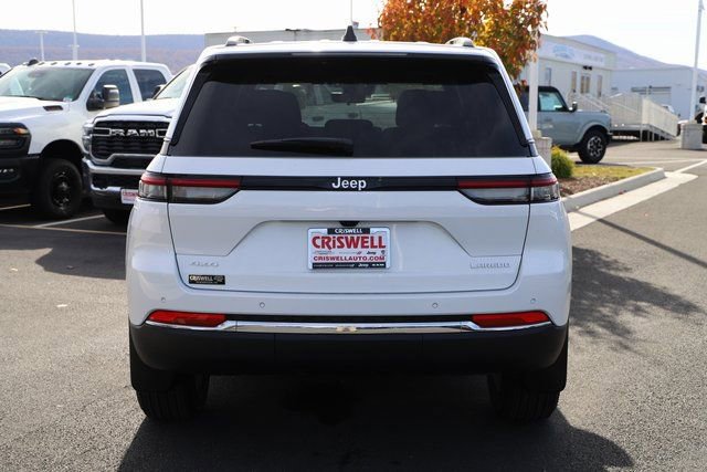 New 2025 Jeep Grand Cherokee Laredo X w/ Luxury Tech Group I AWD/4WD image 4