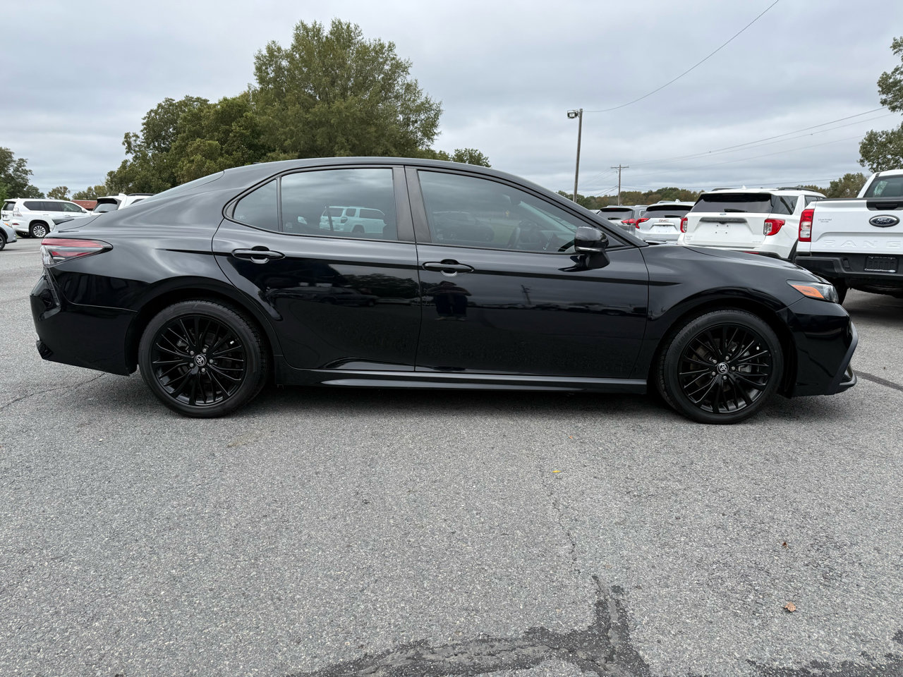 Used 2022 Toyota Camry SE image 7