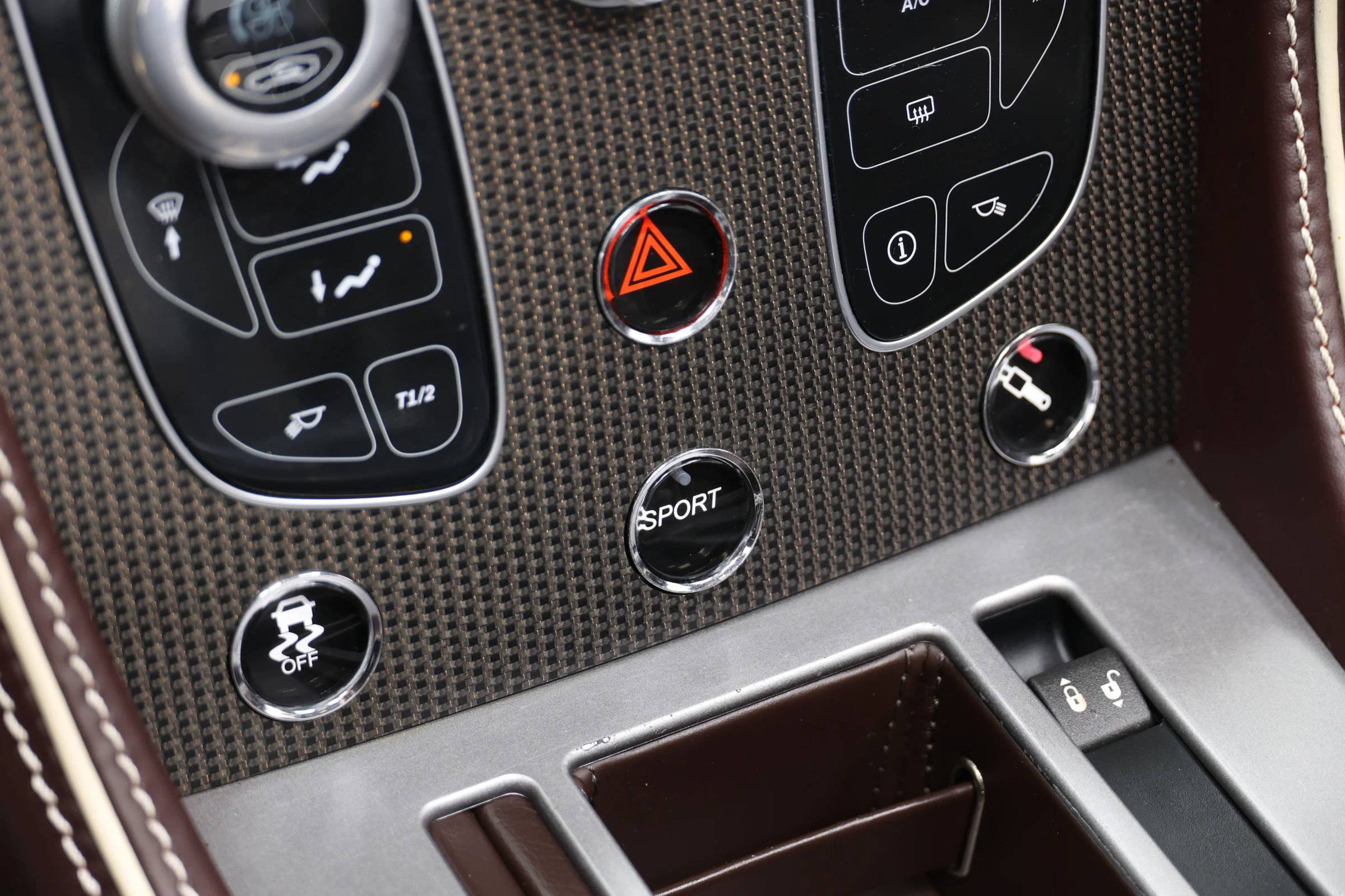 Used 2016 Aston Martin DB9 GT RWD image 37