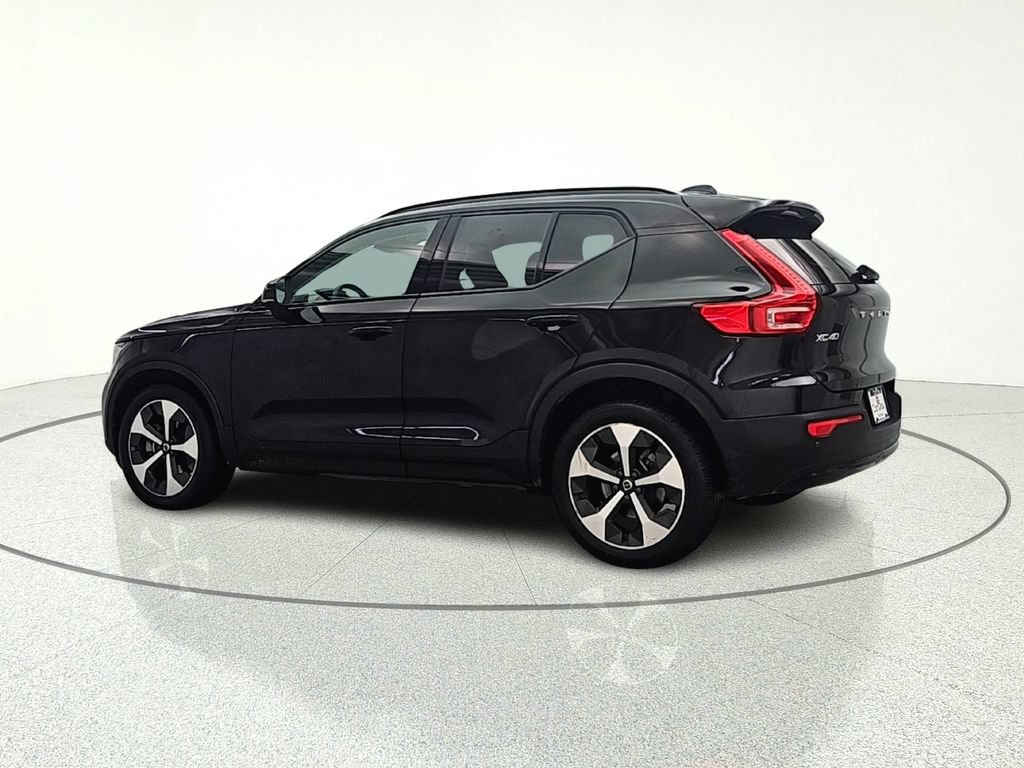 Used 2023 Volvo XC40 B5 Plus AWD/4WD image 5