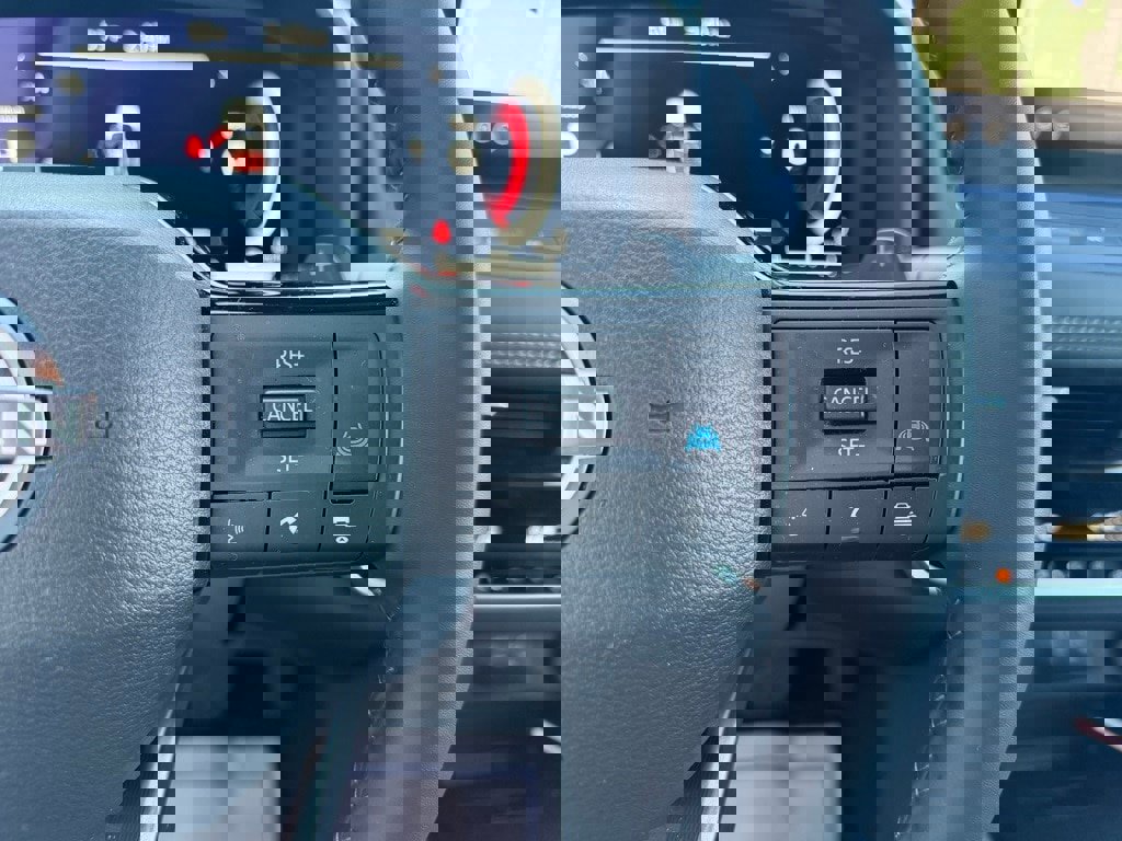 Certified 2025 Nissan Rogue SL image 12