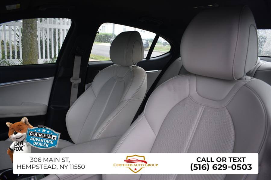 Used 2025 Genesis G70 2.5T image 10