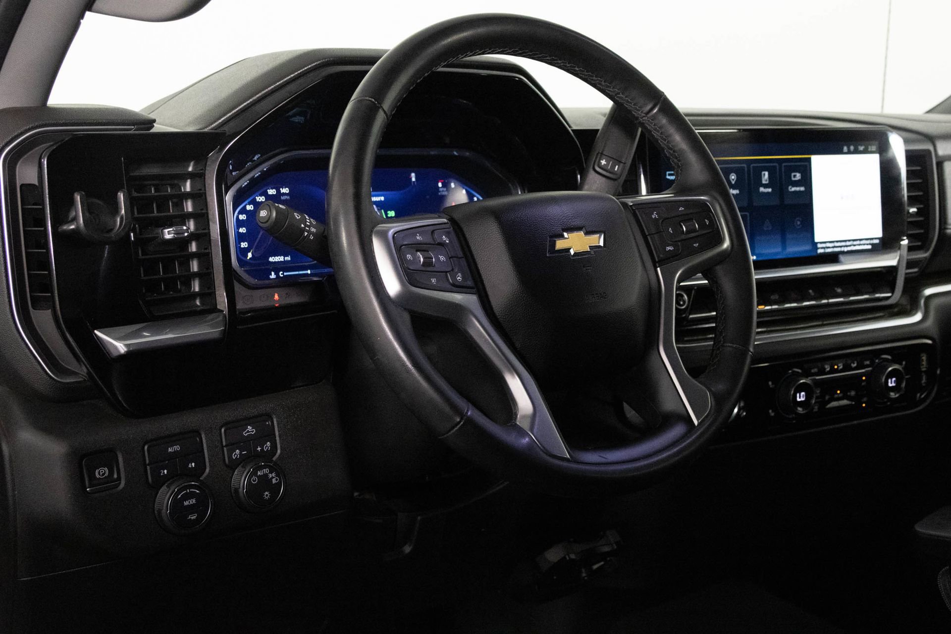 Used 2023 Chevrolet Silverado 1500 LT image 30
