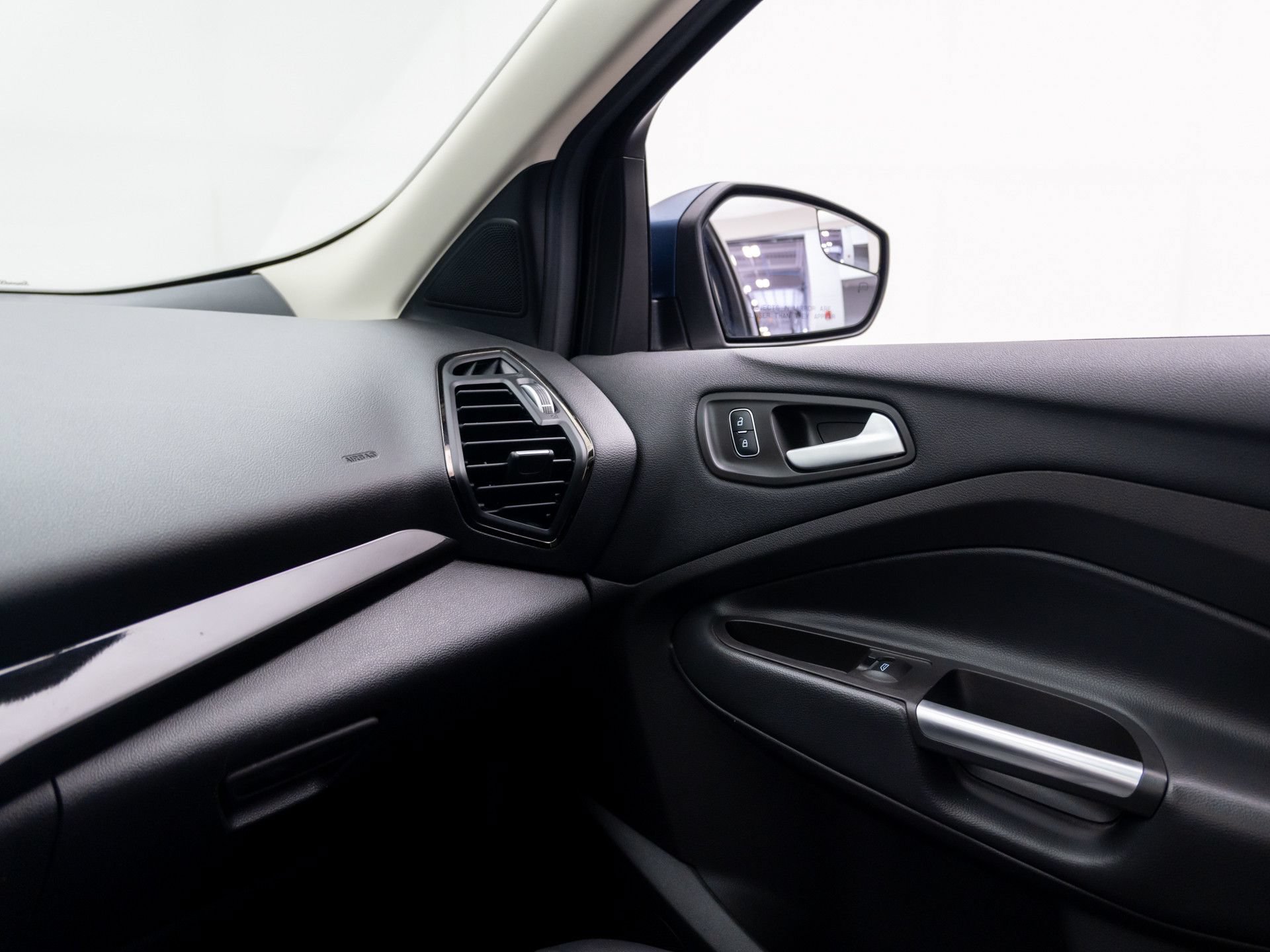 Used 2018 Ford Escape Titanium AWD/4WD image 30