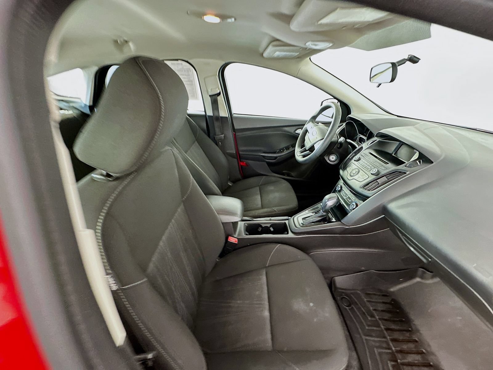 Used 2017 Ford Focus SE FWD image 25
