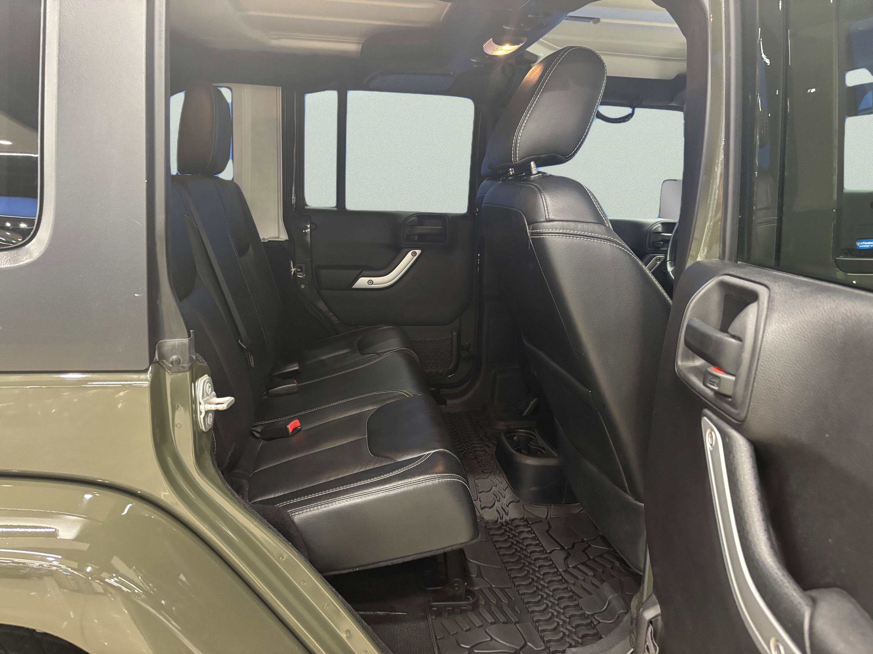 Used 2015 Jeep Wrangler Unlimited Sahara w/ Connectivity Group image 12