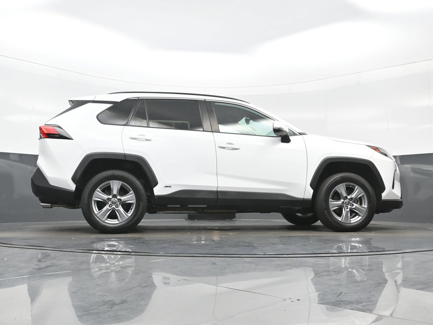 Used 2022 Toyota RAV4 XLE AWD/4WD image 33