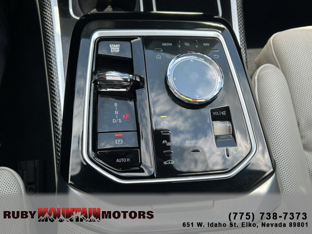 Used 2025 BMW 750e xDrive w/ Premium Package AWD/4WD image 18