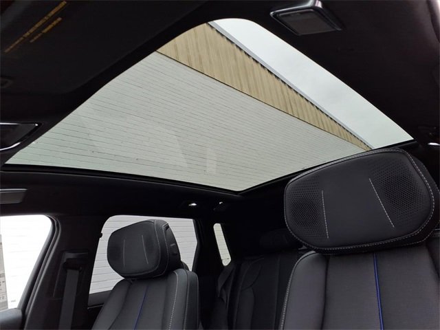 New 2026 Cadillac Lyriq V image 7