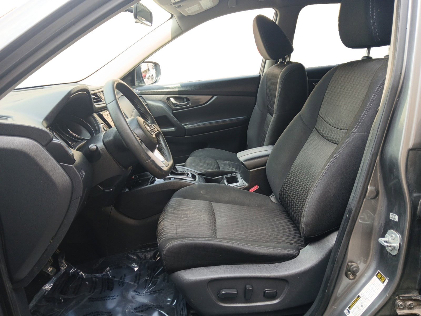 Used 2017 Nissan Rogue SV image 9