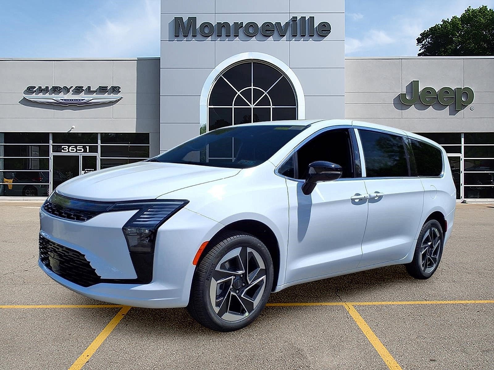 New 2027 Chrysler Pacifica Limited AWD/4WD image 1