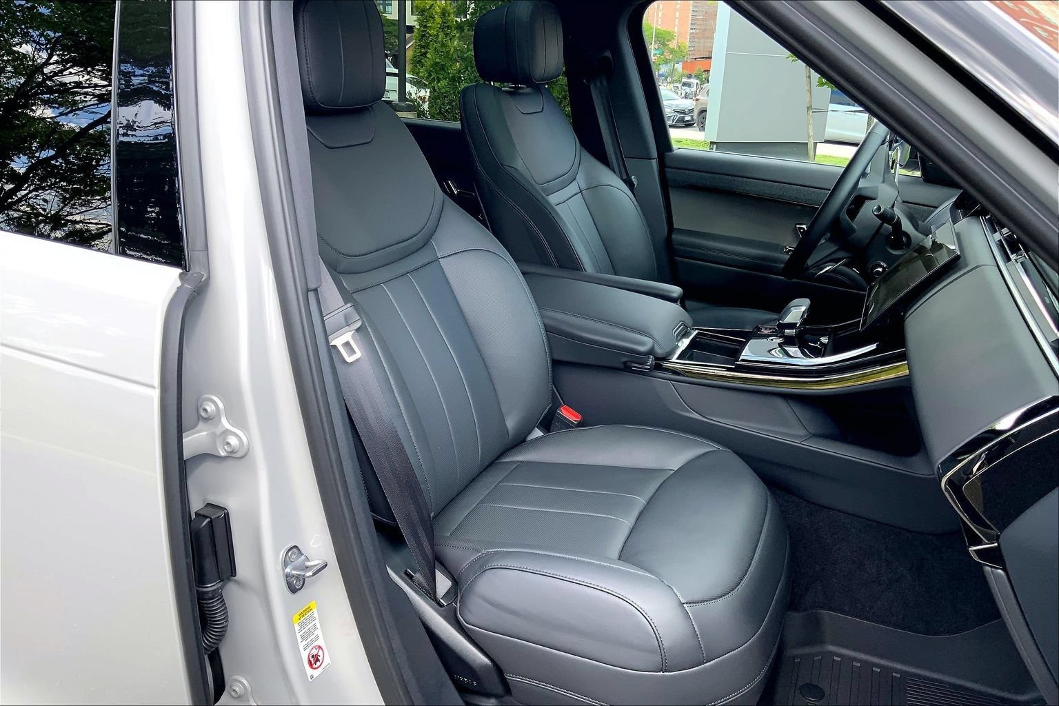 Certified 2026 Land Rover Range Rover Sport SE AWD/4WD image 8