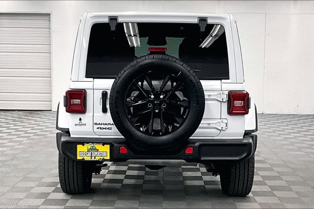 Used 2025 Jeep Wrangler Unlimited Sahara w/ Safety Group image 5