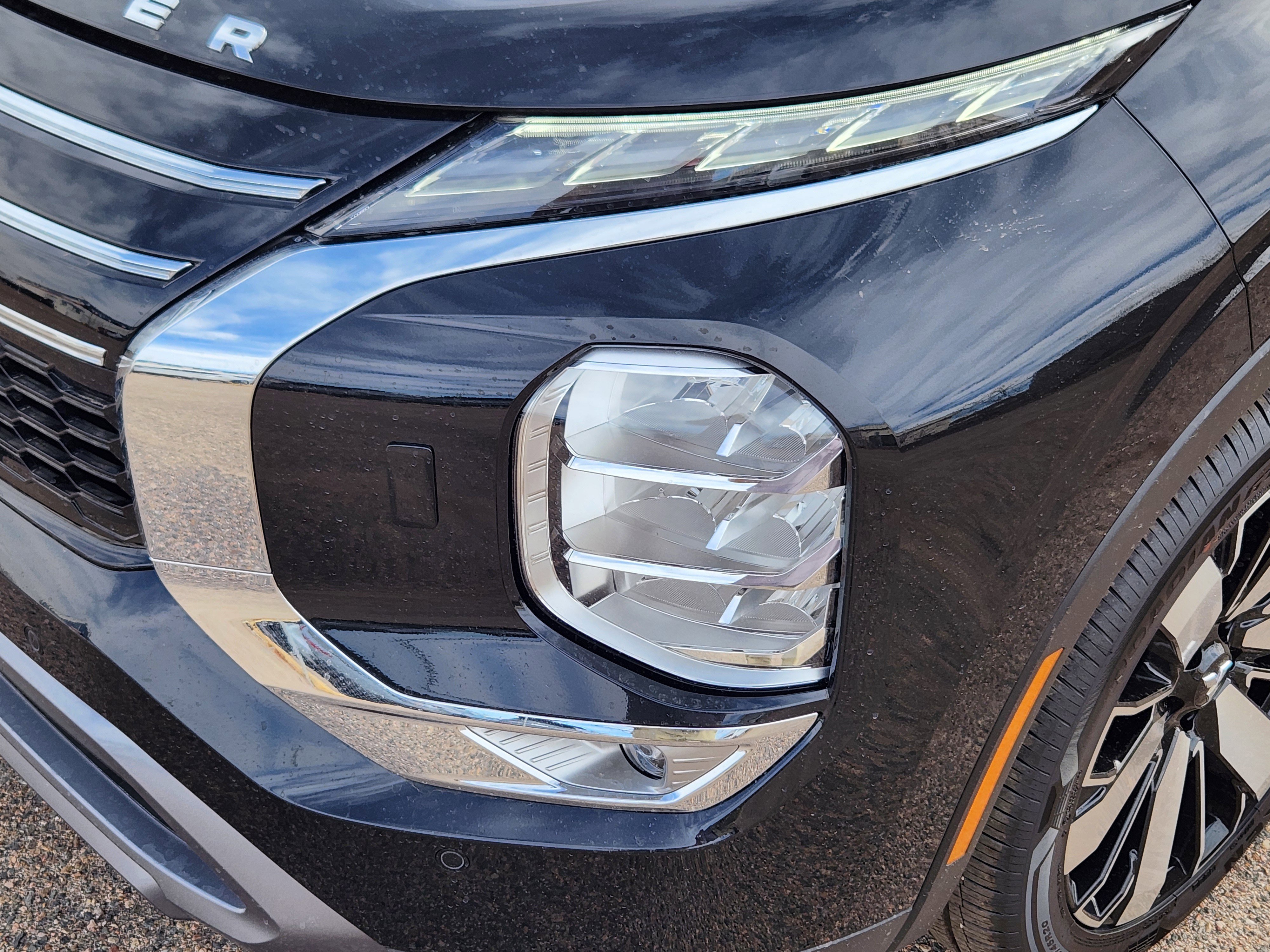 New 2026 Mitsubishi Outlander SE image 5