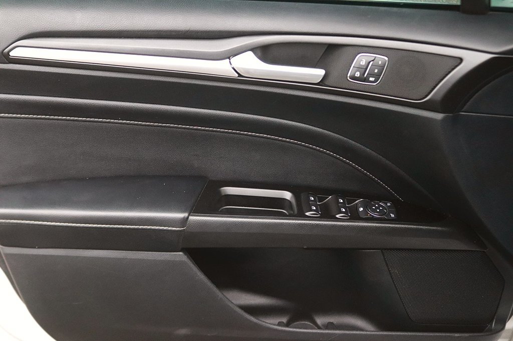Used 2019 Ford Fusion Titanium AWD/4WD image 11