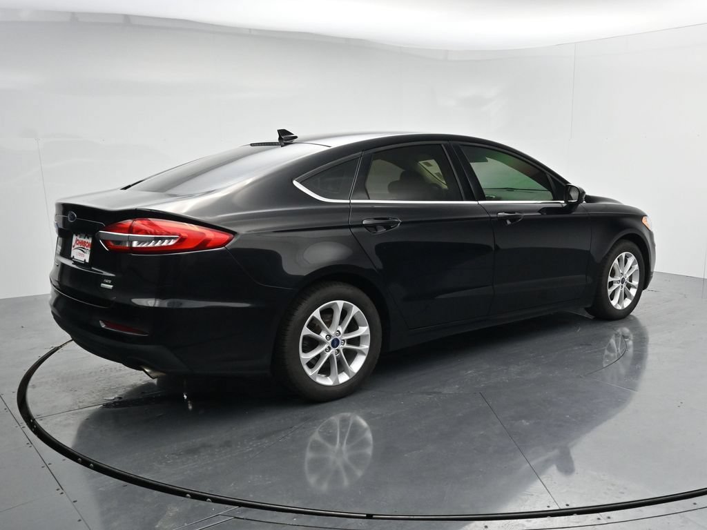 Used 2020 Ford Fusion SE FWD image 8