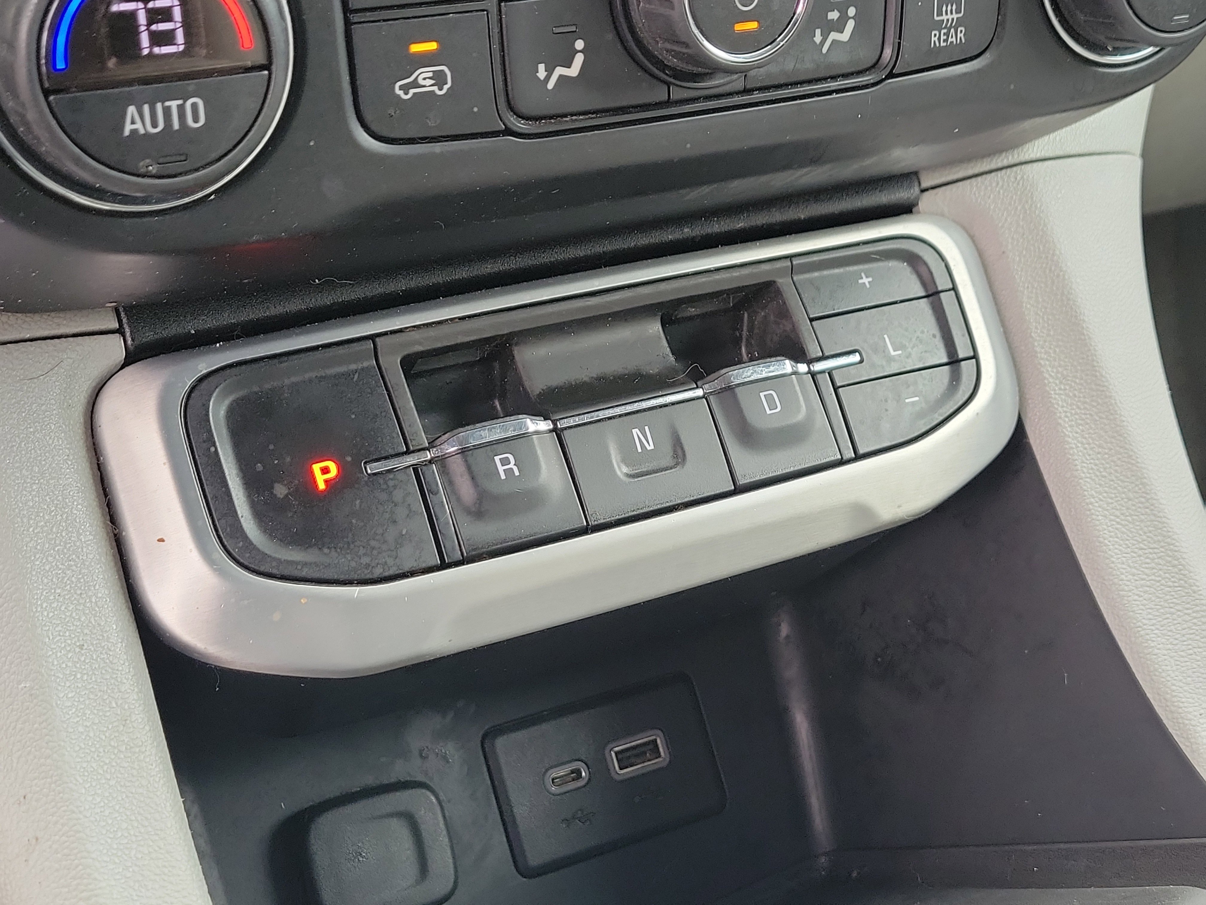 Used 2020 GMC Acadia SLE image 28