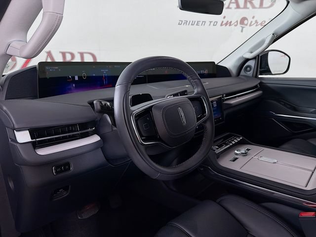 New 2026 Lincoln Navigator Premiere AWD/4WD image 9