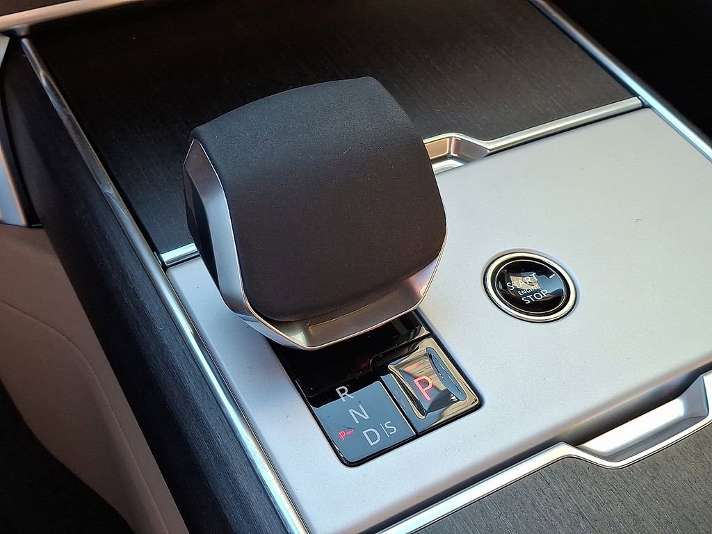 New 2026 Land Rover Range Rover Long Wheelbase SE image 13