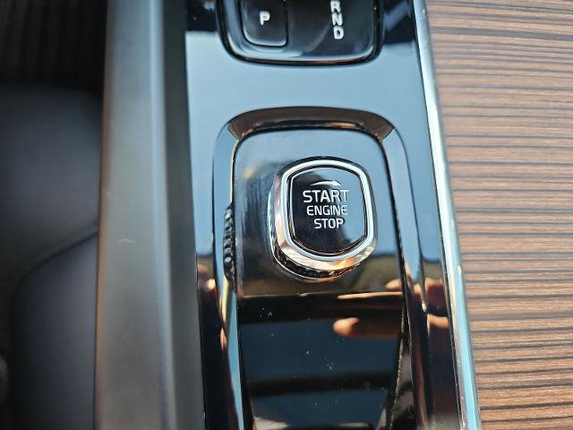 Used 2022 Volvo XC60 B5 Momentum w/ Climate Package AWD/4WD image 47