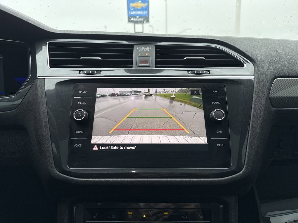 Used 2022 Volkswagen Tiguan SE w/ Panoramic Sunroof Package AWD/4WD image 24